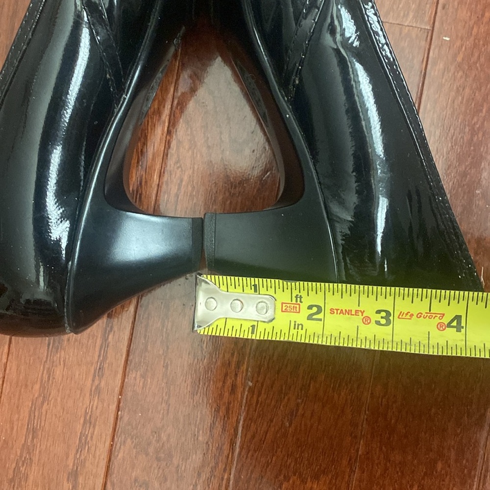 Sofft Black Patent Leather Side Button Retro Pumps - Picture 11 of 13